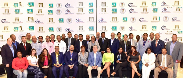 1-	Grupo de comunicadores que realizó el diplomado