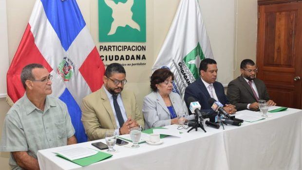 Directivos de Participación Ciudadana ofrecen resultados en rueda de prensa. 