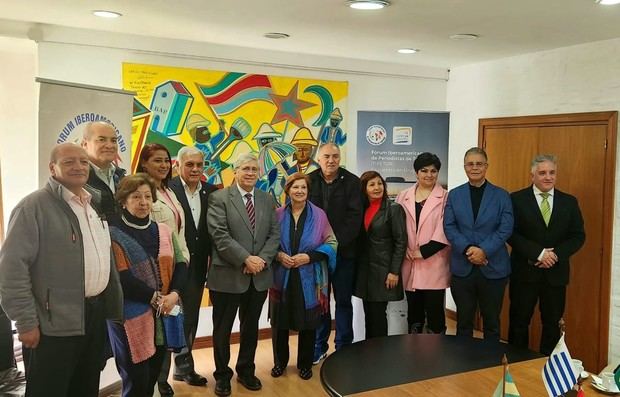 El ministro de Turismo de Uruguay, Tabaré Viera, junto a los principales directivos del FIPETUR (Fórum Iberoamericano de Periodistas de Turismo)