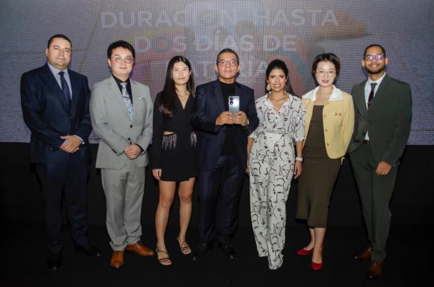 Antonio Rios, Charles Xu, Marina Feng, Roberto Valle, Ana Grimaldo, Lola Huang y Moises Abreu