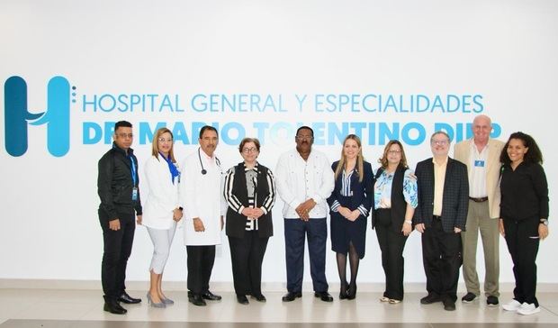 Director del SRSM junto a titulares de hospitales Ciudad Sanitaria, la Misión IMAHELPS y la magistrada Roxanna Reyes.