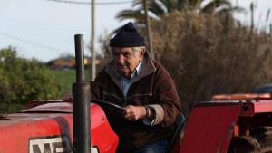 Mujica dejará el senado para tomarse una “licencia” antes de morir de “viejo”