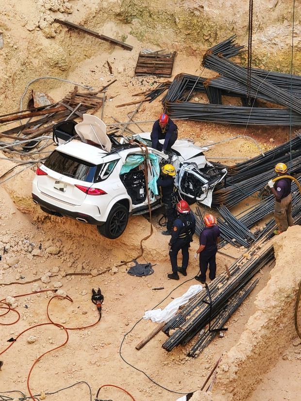 Doce Unidades de Emergencia Atienden accidente vehicular en Evaristo Morales.
