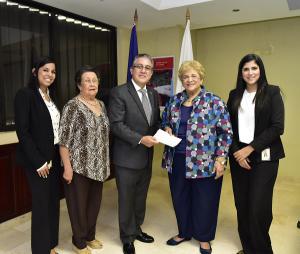 Voluntariado Bancentraliano dona recursos a Cruz Roja dominicana