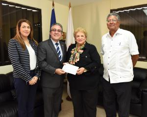“Voluntariado del Banco Central dona recursos a la Cruz Roja dominicana”.