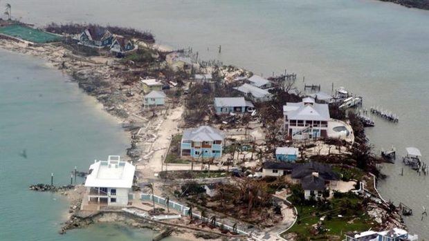 El 60 % de la isla de Gran Bahama sumergida por los efectos de Dorian.