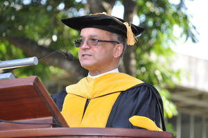 Rector Alfredo Cruz Baldera.