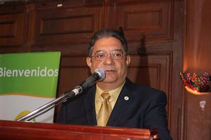 Doctor Frank Espino pone en circulación su nuevo libro “Legado”