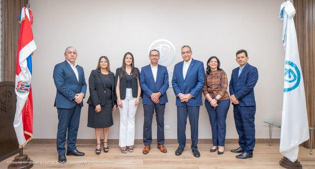 Dr.Nepomuceno Mejía, Dayana Hernández, Massiel Abreu, Dr. Jaime Herrera, Dr. Julio Amado Castaños, Fresa Fernández.