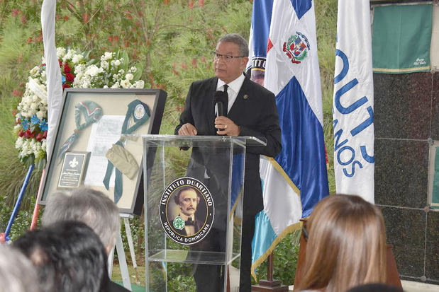 El presidente del Instituto Duartiano, Wilson Gómez Ramírez, se dirige a los presentes.
