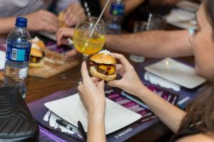 Houligan&#180;s: un espacio dedicado a los amantes de la buena gastronom&#237;a y buen ambiente