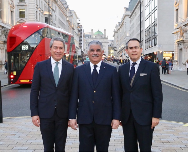 Miguel Vargas a su llegada a Londres