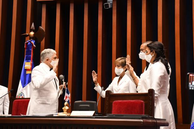 El nuevo bufete estará presidido por el senador Eduardo Estrella, y Santiago José Zorrilla como vicepresidente.