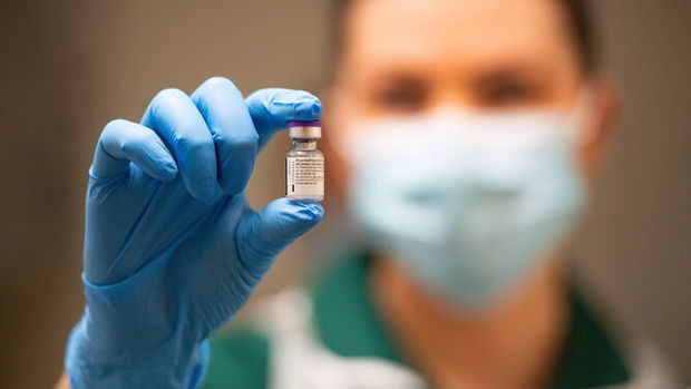EE.UU. autoriza la vacuna de Pfizer y empezará a administrarla en 24 horas.