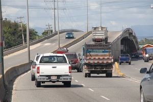 Rehabilitan tramo en elevado del kilómetro 12 de la autopista Duarte