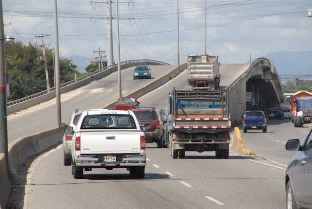 Rehabilitan tramo en elevado del kilómetro 12 de la autopista Duarte.