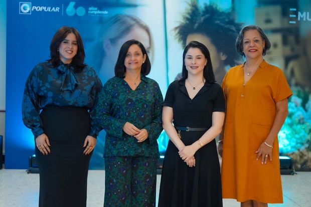 De izquierda a derecha, las señoras, Wilmara Vásquez, Soraya Lara, Stephanie Baud
de Grullón y Angelita Mármol.