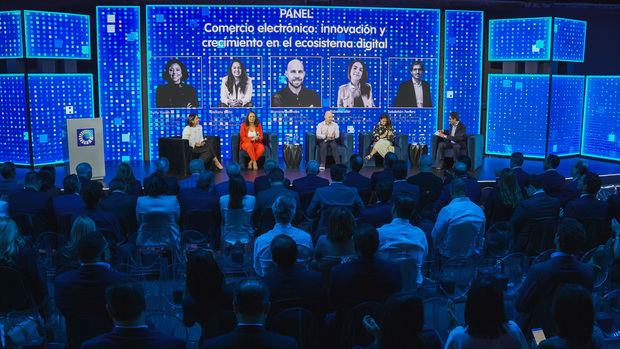 En el marco de este evento conmemorativo, tuvo lugar el panel “Comercio
electrónico: innovación y crecimiento en el ecosistema digital”.