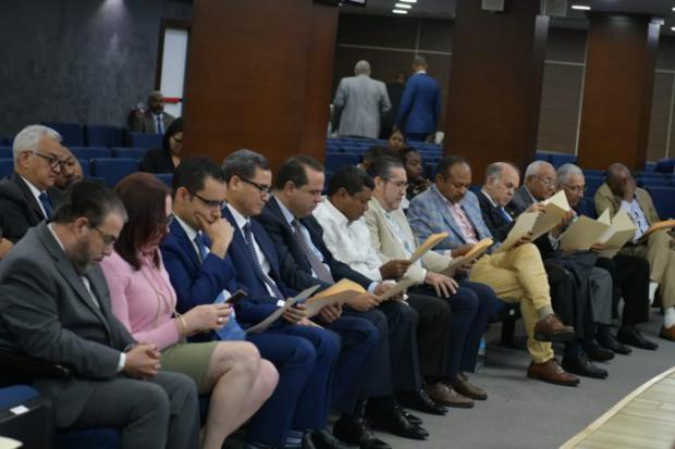 Pleno de la JCE entrega a organizaciones políticas documento propuesta-compromiso por la integridad electoral