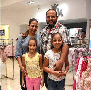 Mabell Jiménez, Jorge Fernández, Mía Fernández y Diana Fernández.