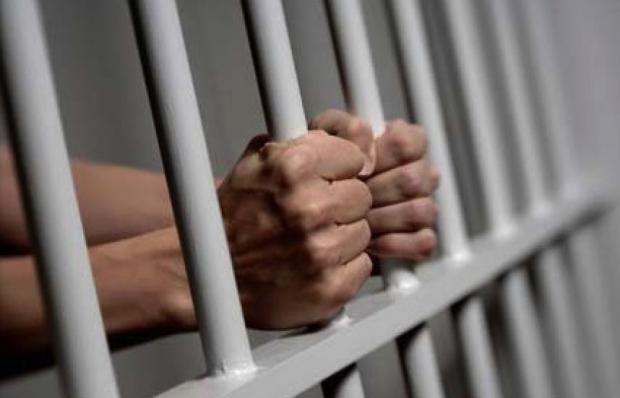 Un año de prisión preventiva a acusados de lanzar 'ácido del diablo' a joven