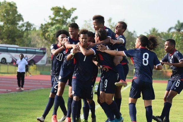 triunfo de República Dominicana 2 - 0 sobre Dominica.
