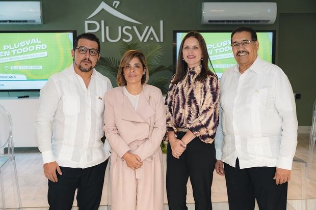 Juan Chalas, Anabel Martínez, Claudia Jorge y Bienvenido Paulino.