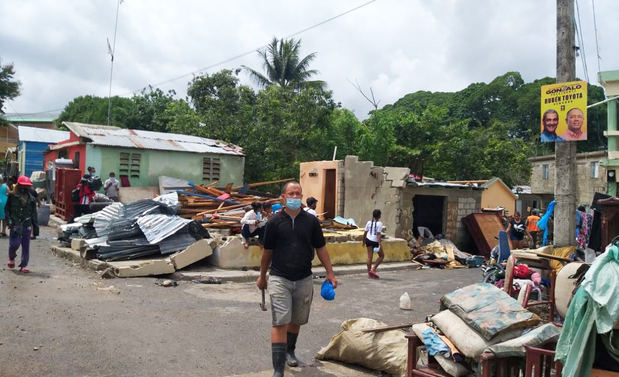 Más de 5.000 evacuados por la tormenta Isaías.