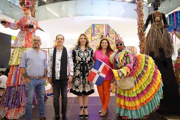 Ministerio de Cultura presenta exposición “Personajes del Carnaval Dominicano” en Ágora Mall.