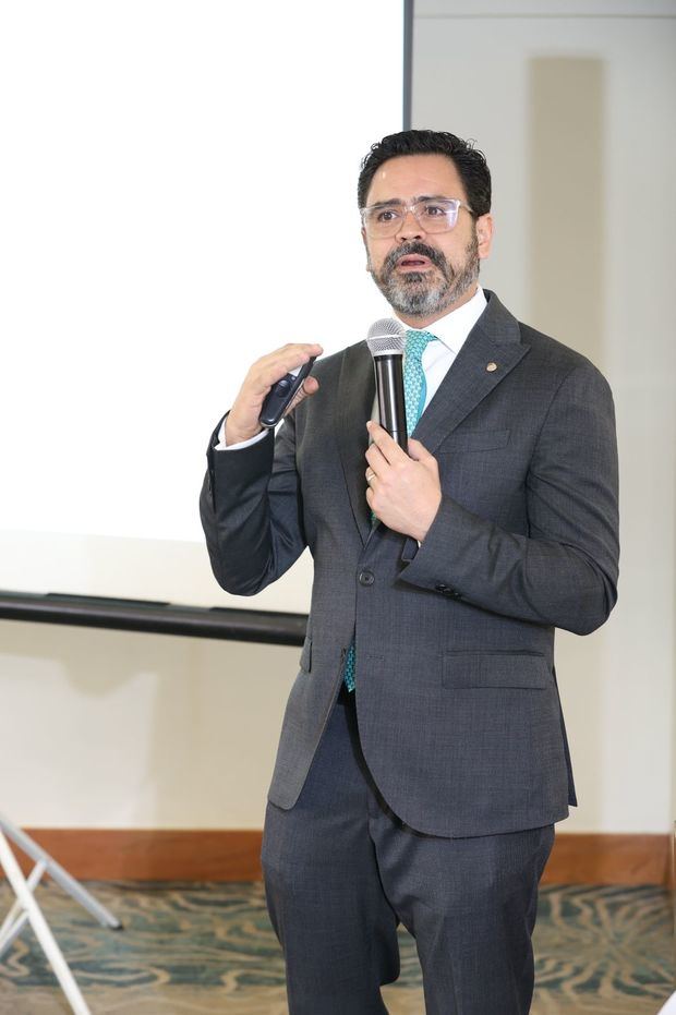 Economista Bernardo Fuentes.