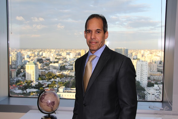 Edwin de los Santos, presidente de AES