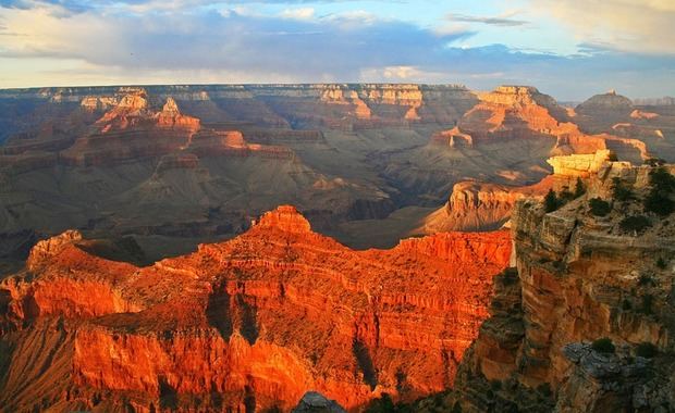 En el Gran Cañón del río Colorado tan importante es disfrutar de la profundidad de sus gargantas y desfiladeros.