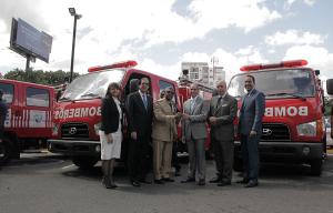 Donan camiones de Bomberos al Sistema de Atención a Emergencias 911