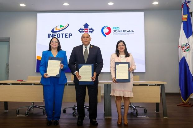 Elizabeth Mena, Rafael Santos Badía, Biviana Riveiro Disla.
