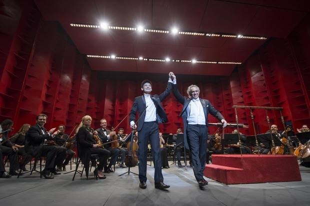 Maestro José Antonio Molina y el violinista Ángelo Xiang Yu.