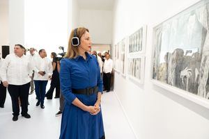 Milagros Germán visita las obras de Jorge Pineda.