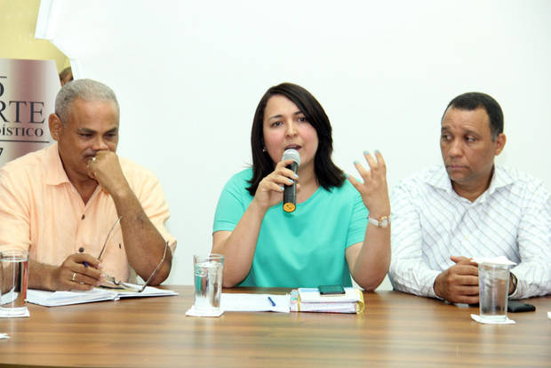 Emelyn Baldera al centro, Alexis Beltry y Ney Zapata.