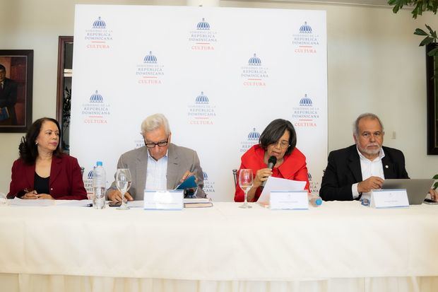 Emilia Pereyra, Federico Henríquez Gratereaux, Eleanor Grimaldi y Omar Rancier participaron en el panel “El legado de Pedro Henríquez Ureña”.