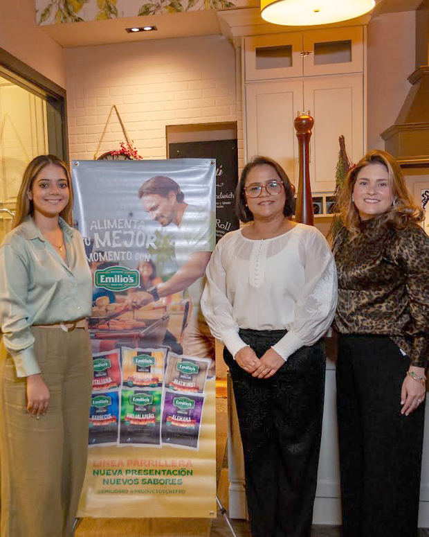 Yslen Bencosme, Wendy Almánzar y Adriana Álvarez.