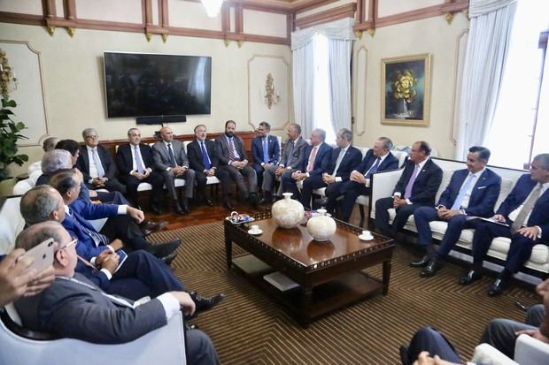 Encuentro del presidente Danilo Medina con destacados empresarios del país, durante visita de cortesía, realizada hoy en el Salón Privado del Palacio Nacional.
