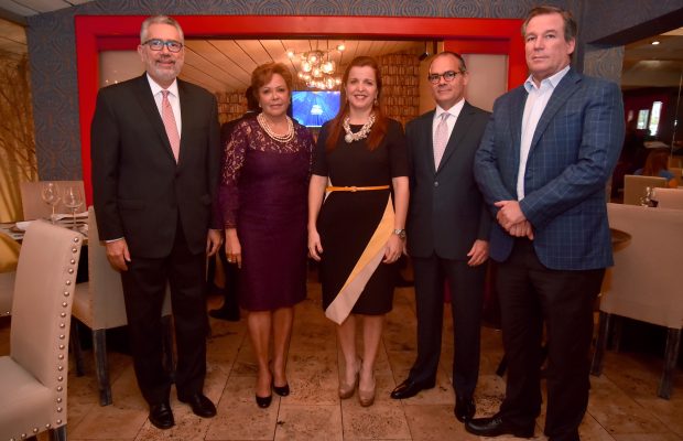 Enrique Valdez, Milagros de los Santos,  Vivian Acra, Salvador Da-Cunha y Jochy González del Rey.