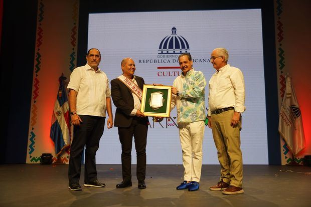 Entrega del premio Felipe Abreu a Juan Óscar Souffront.