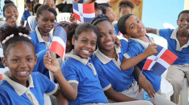 Danilo Medina entrega centro educativo en Los Frailes, Santo Domingo Este esto beneficiará a 980 estudiantes.