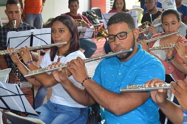 Cada año, los núcleos locales de Escuelas Libres realizan entre 350 y 450 acciones de animación cultural en las diversas provincias del país.

A lo largo de toda su historia, el Sistema Nacional de Escuelas Libres ha logrado establecerse en 180 comunidades de 28 provincias del país.