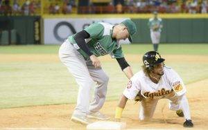 Águilas vencen Estrellas y provocan triple empate en la cima