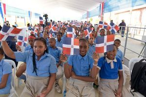 Estudiantes del Centro Educativo Boca Chica.