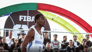 Dominicano Evens Edouard gana competencia donqueos en Mundial 3x3