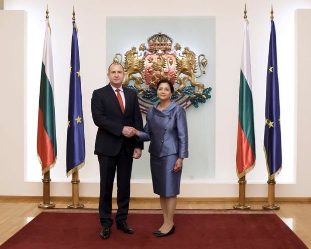 Excmo.Presidente de Bulgaria, Sr. Rumen Georgiev Radev y S.E. Embajadora Lourdes Victoria-Kruse
