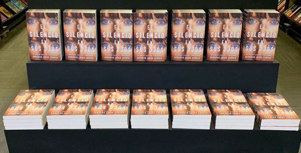 Exhibición libro El Silencio en sus ojos.