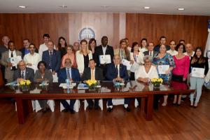Ministerio de Interior y Policía juramenta a 24 extranjeros como ciudadanos dominicanos